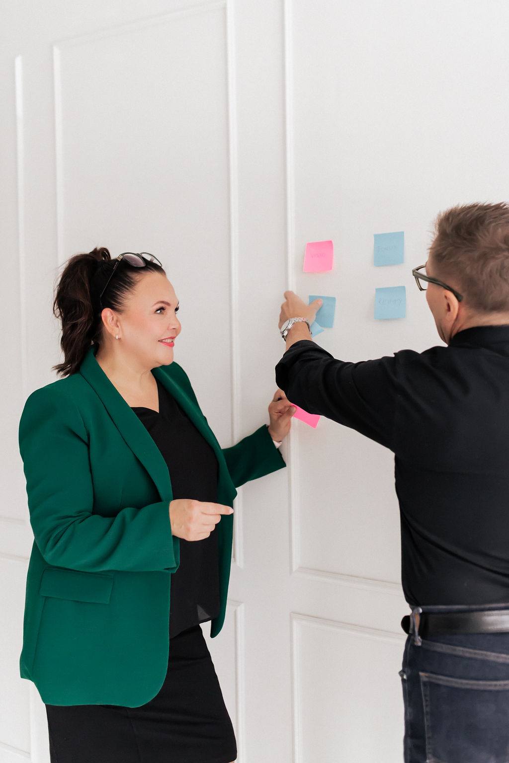 Kuva Marikasta ja Manusta työpajassa